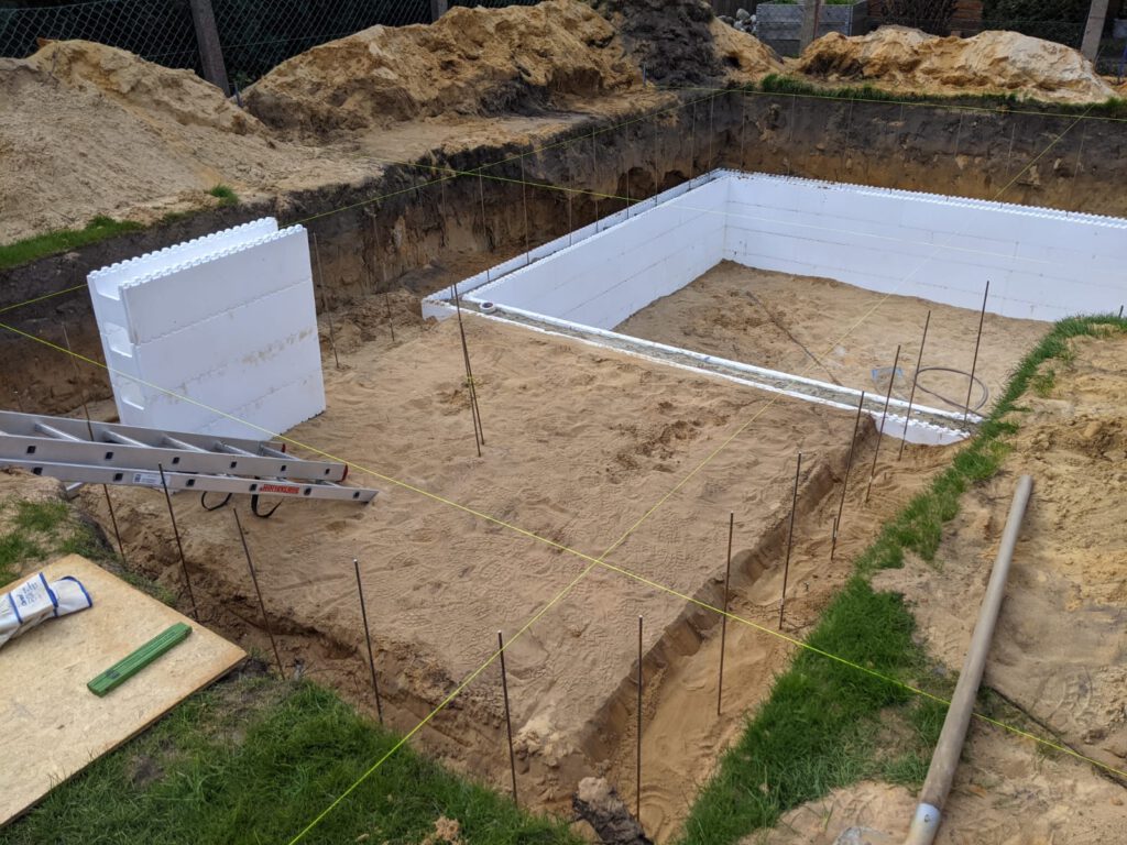 Fundamentgraben für Maueranschluss des flacheren Wasserbereichs
