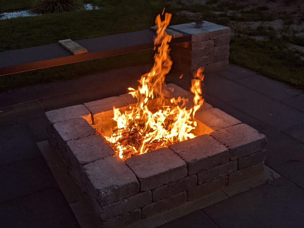 Lagerfeuer DIY Feuerstelle im Garten
